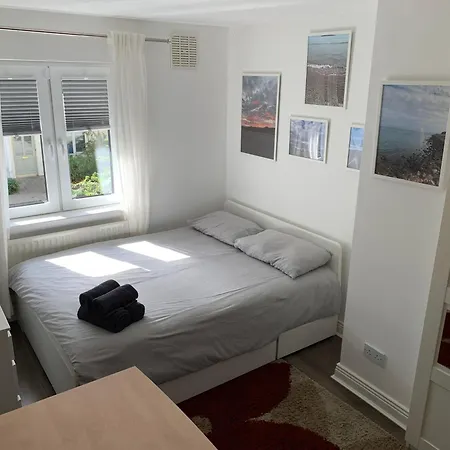 2 Bed Cozy - 15min From Dublin Airport!