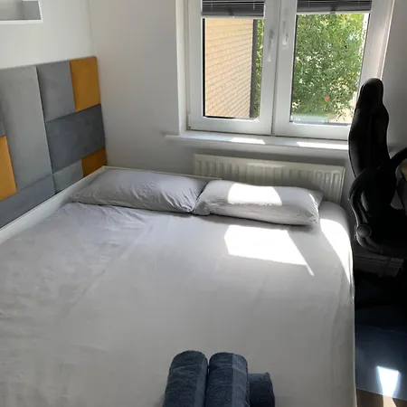 بيت للعطل 2 Bed Cozy - 15min From Dublin Airport!