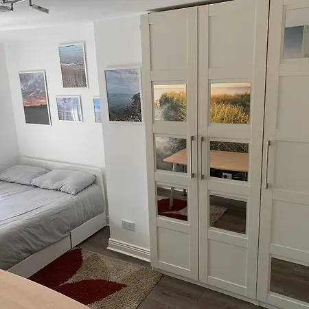 펜션 2 Bed Cozy - 15min From Dublin Airport!